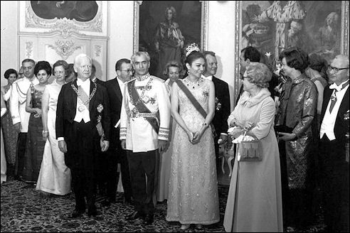 Ontvangst sjah van Iran door de Duitse regering in Schloss Brühl