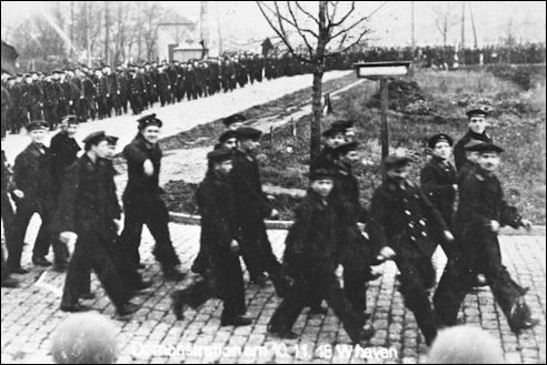 Muitende matrozen in Wilhelmshaven