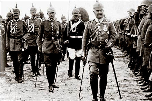 Wilhelm II inspecteert de fronttroepen