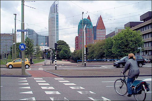 Fietser op kruising Den Haag 2003