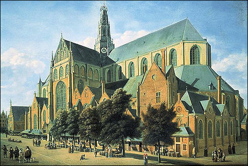 Grote of Sint-Bavokerk vanaf de Groenmarkt in Haarlem