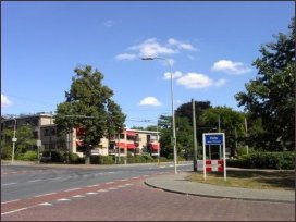 het wooncentrum de Goede Reede op de hoek met de Dennenweg (h4014)
