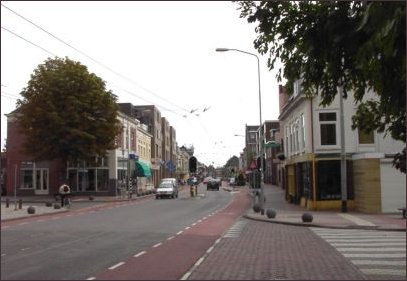 Hoofdstraat bij kruising Wilhelminastraat en Ommershofselaan