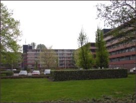 woonflats tegenover het Velpse ziekenhuis (h1859)