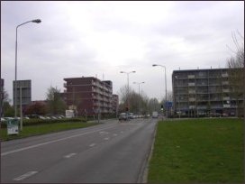 de President Kennedylaan naar het noorden ter hoogte van het ziekenhuis (h1857)