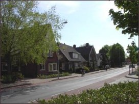 de oostzijde van de President Kennedylaan tegenover dePastoor Koenestraat (h2106)