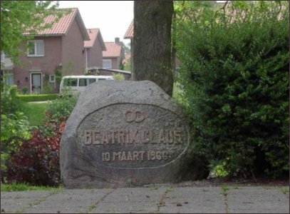 gedenksteen huwelijk Prinses Beatrix en Prins Claus op 10 maart 1966 (h2352)