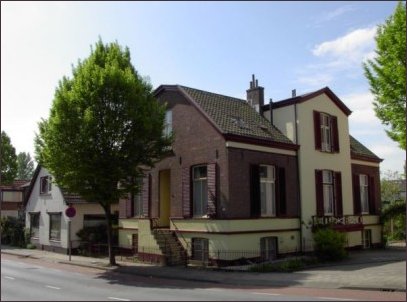 een fraai pand kort voor de Brugweg (h2113)