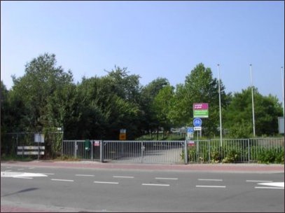 de toegangspoort tot de Hogeschool aan de Larensteinselaan (h3952)