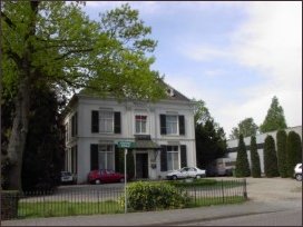 de villa Sperata aan de westzijde bij de spoorlijn (h2133)