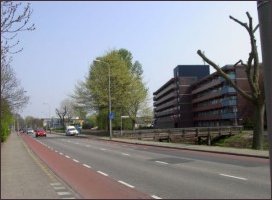 de Waterstraat in de richting van de Kennedylaan, zuidzijde (h1948)