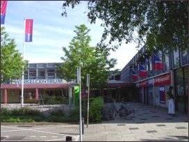 de hoofdingang aan de zuidzijde (h2168)